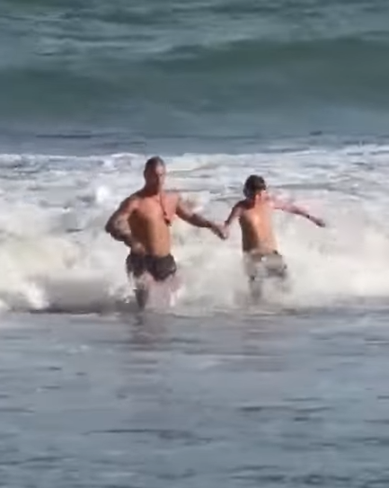 Gran operativo de rescate en la playa de Villa Gesell