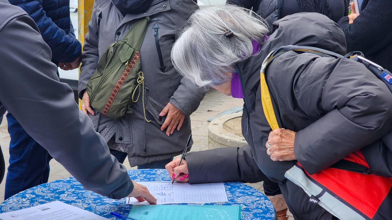 Contin&uacute;a la junta de firmas de la OMIC en Villa Gesell