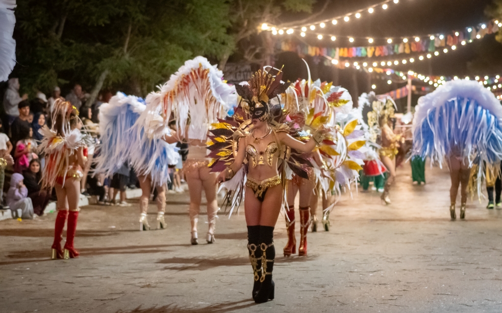 Villa Gesell vivi&oacute; tres d&iacute;as a puro carnaval