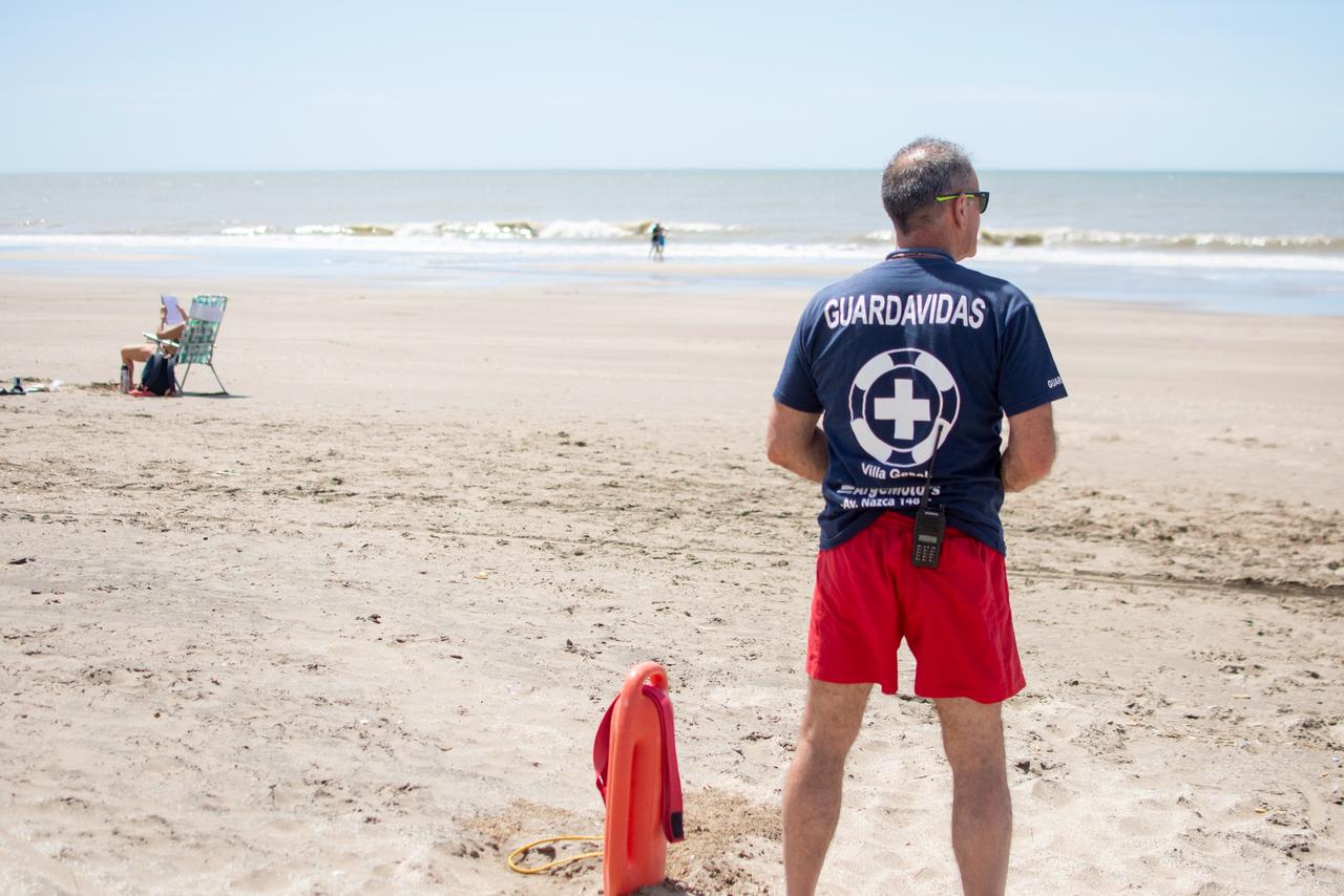 Villa Gesell: desde este lunes cambia el horario del operativo de guardavidas en las playas