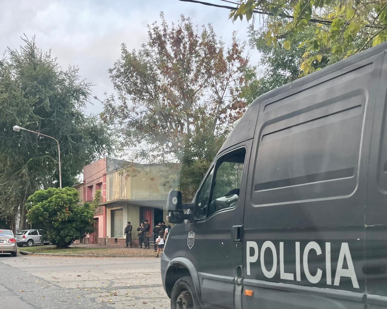 Allanamiento en el centro de Madariaga por una denuncia de lesiones y amenazas con arma de fuego