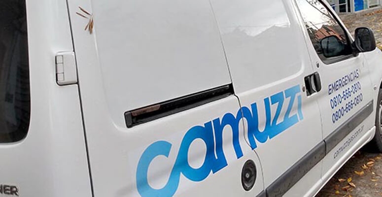 Sustrajeron herramientas de una camioneta de Camuzzi estacionada en el centro