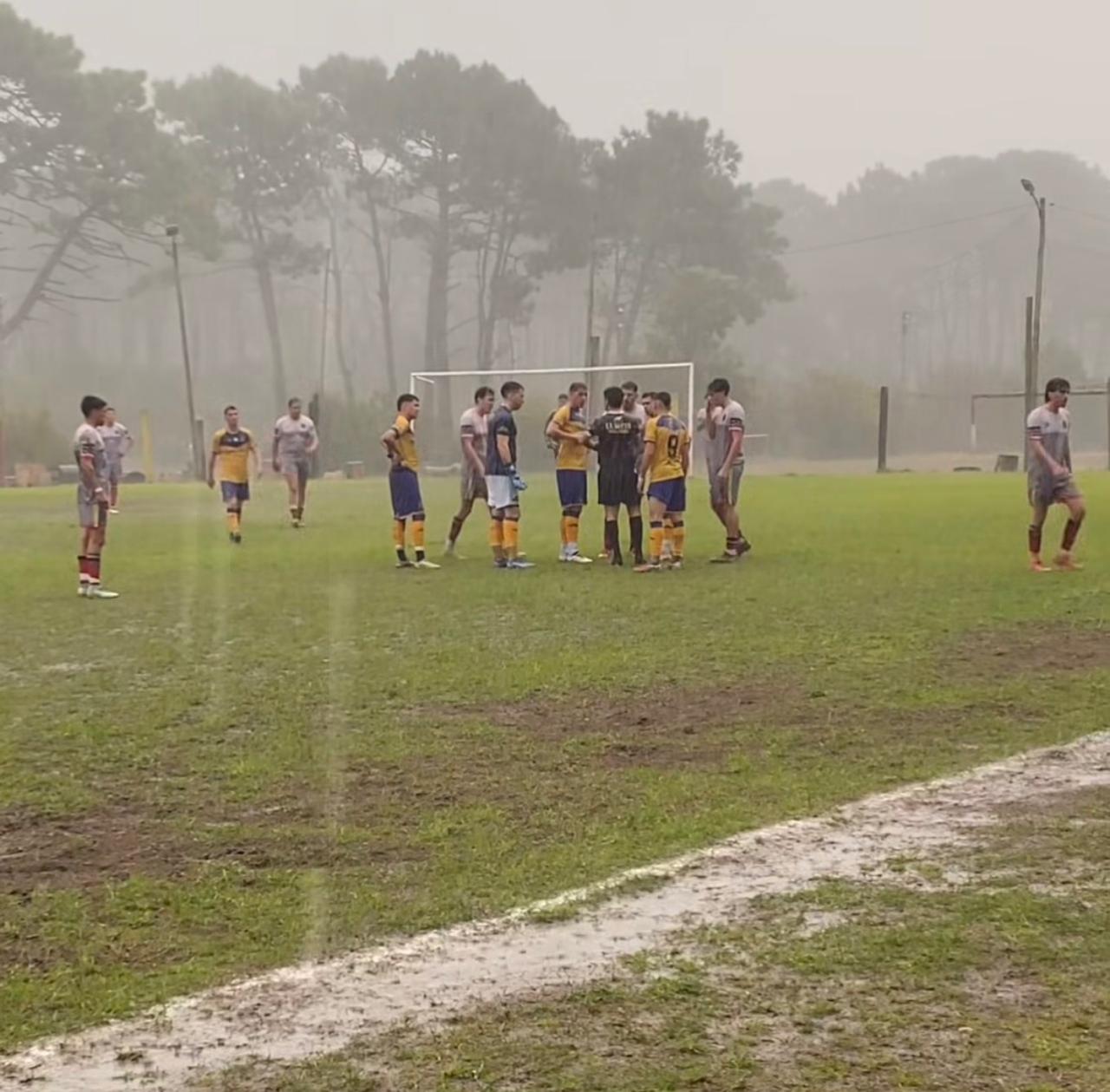 La tormenta suspendió la goleada de Atlético