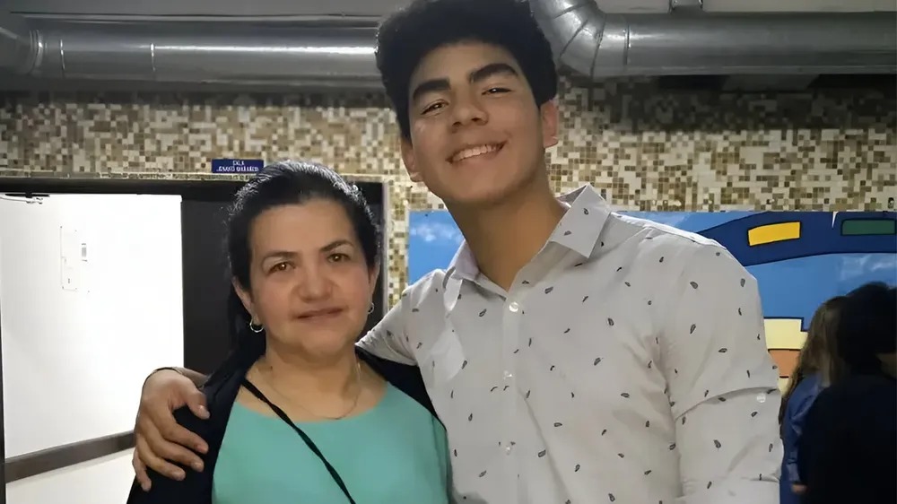 &ldquo;Un beso hasta el cielo&rdquo;: el mensaje de la mam&aacute; de Fernando B&aacute;ez Sosa, el d&iacute;a de su cumplea&ntilde;os 25