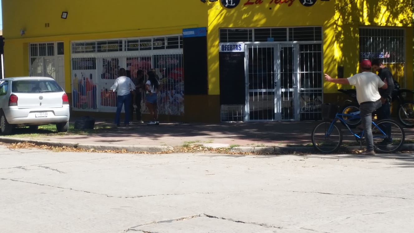 En la esquina con m&aacute;s accidentes de Madariaga, un auto fue embestido por una moto que ten&iacute;a pedido de secuestro