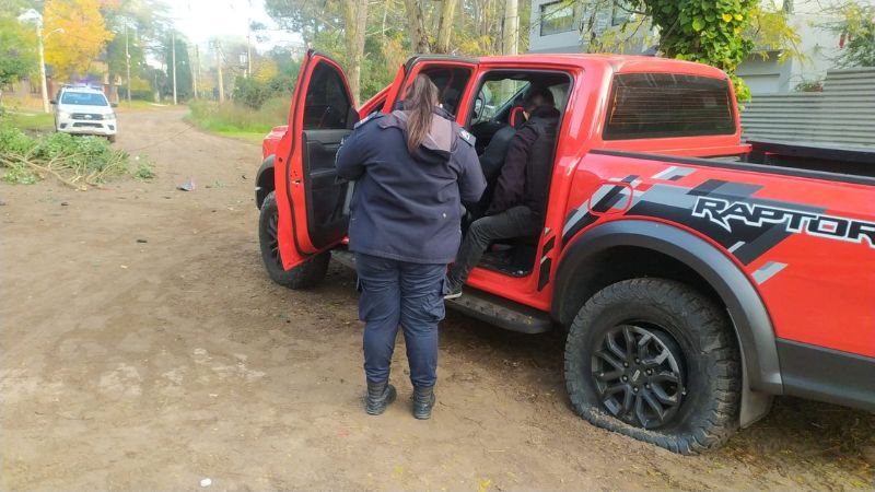 Choc&oacute; un poste y dej&oacute; sin luz a todo barrio norte