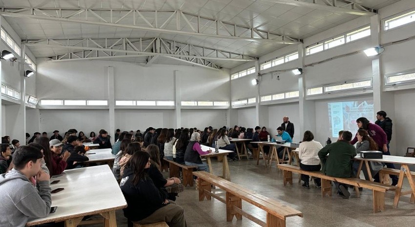 Semana de la Triquinosis: Bromatolog&iacute;a dict&oacute; charlas en Macedo y la Escuela Agraria