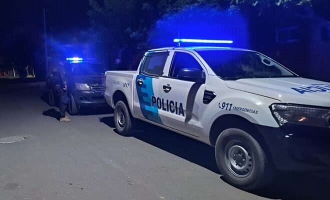 Despojaron un auto estacionado en una cochera de Madariaga: robaron campera, cornetas y dinero