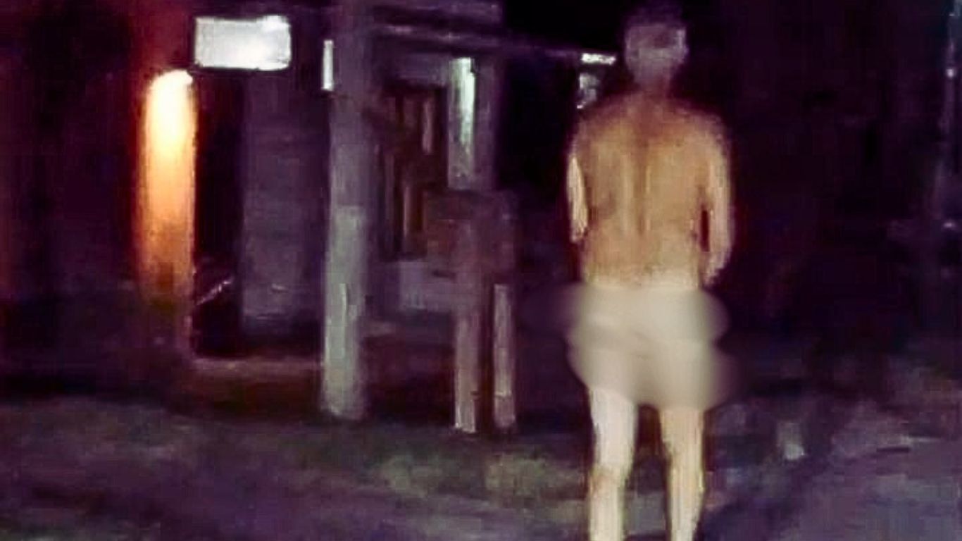 Un hombre de 70 a&ntilde;os fue hallado deambulando desnudo en plena calle de Madariaga