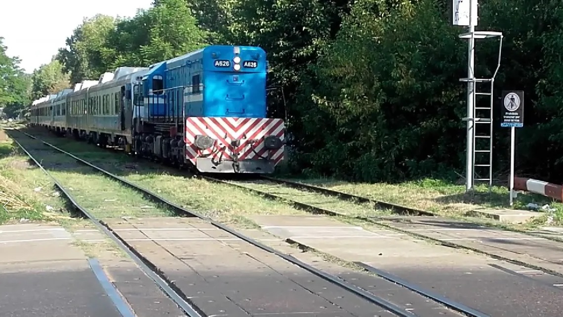 Dos trenes que se utilizaron en el trayecto a Pinamar recorrieron distritos del Sur y el Oeste del conurbano