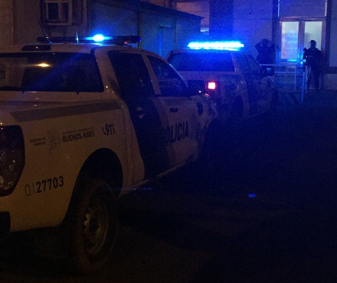 Le robaron documentos, tarjetas y un compresor de su camioneta estacionada en el Barrio Belgrano de Madariaga