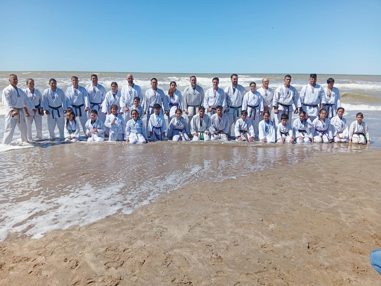 Exitosa primera jornada de Gasshuku en la playa de Pinamar con la participaci&oacute;n de cuatro dojos de la regi&oacute;n